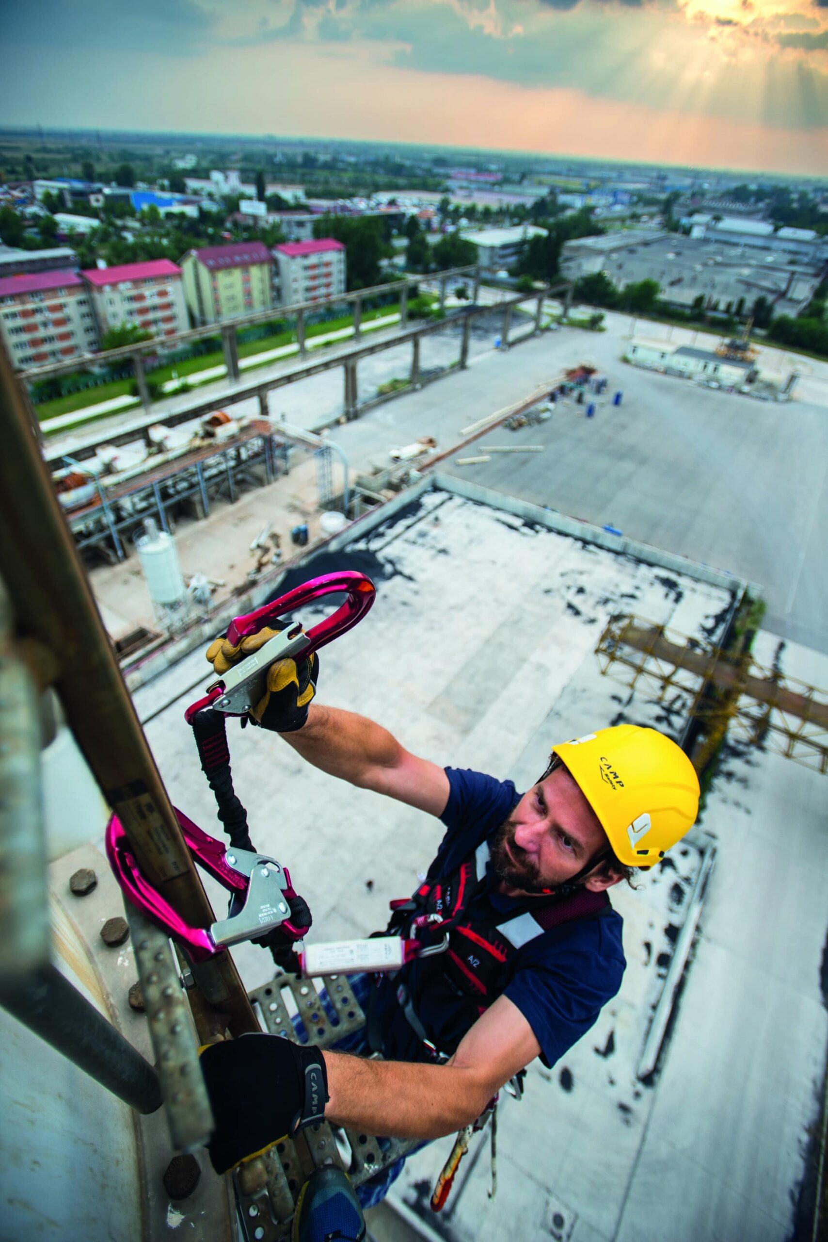 Revisión de equipos anticaídas 099 1920x2877 1 scaled en Orión Seguridad