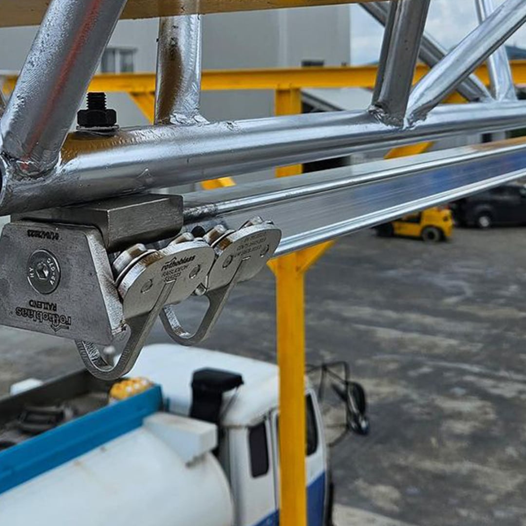 Línea de vida horizontal permanente rígida